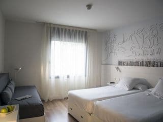 Pol & Grace Hotel