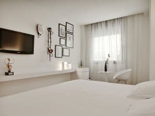Pol & Grace Hotel
