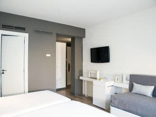 Pol & Grace Hotel