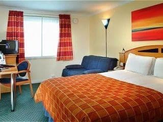 Holiday Inn Express London Luton Airport, an IHG Hotel
