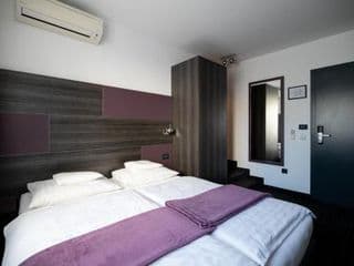 Log In Rooms